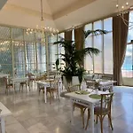 Hotel Oasis